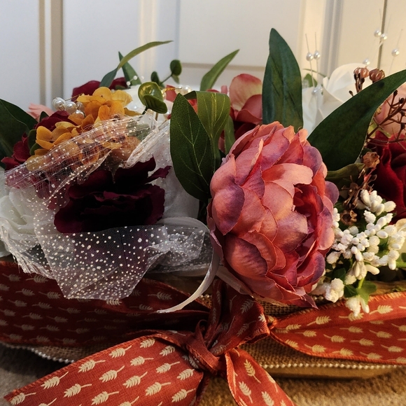 Handmade Flower Centre Piece - Picture 4 of 4